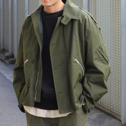 《A flight jacket that blends in with the city》RAF UTILITY JACKET